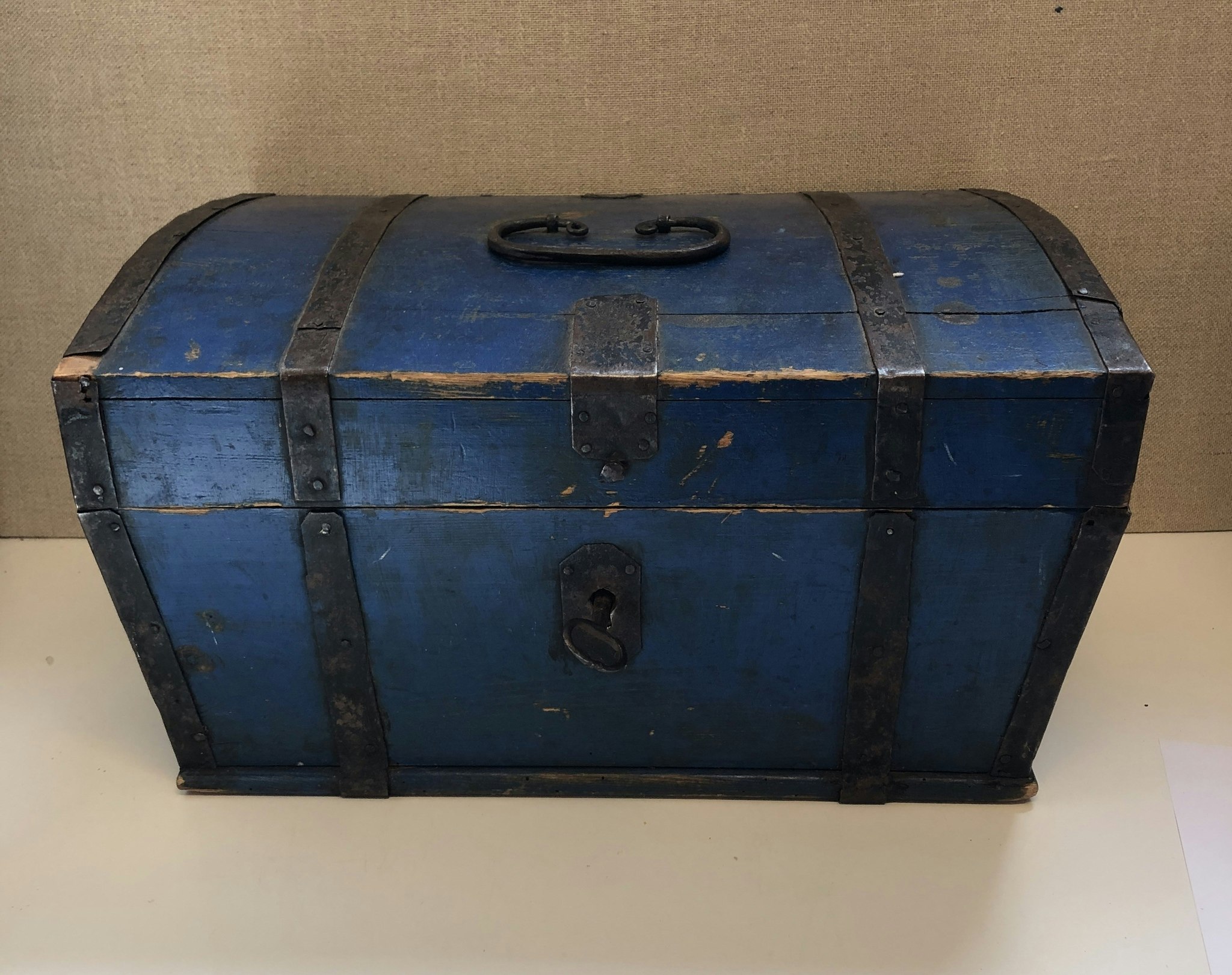 SKRIN, bemålad furu, 1800-tal.