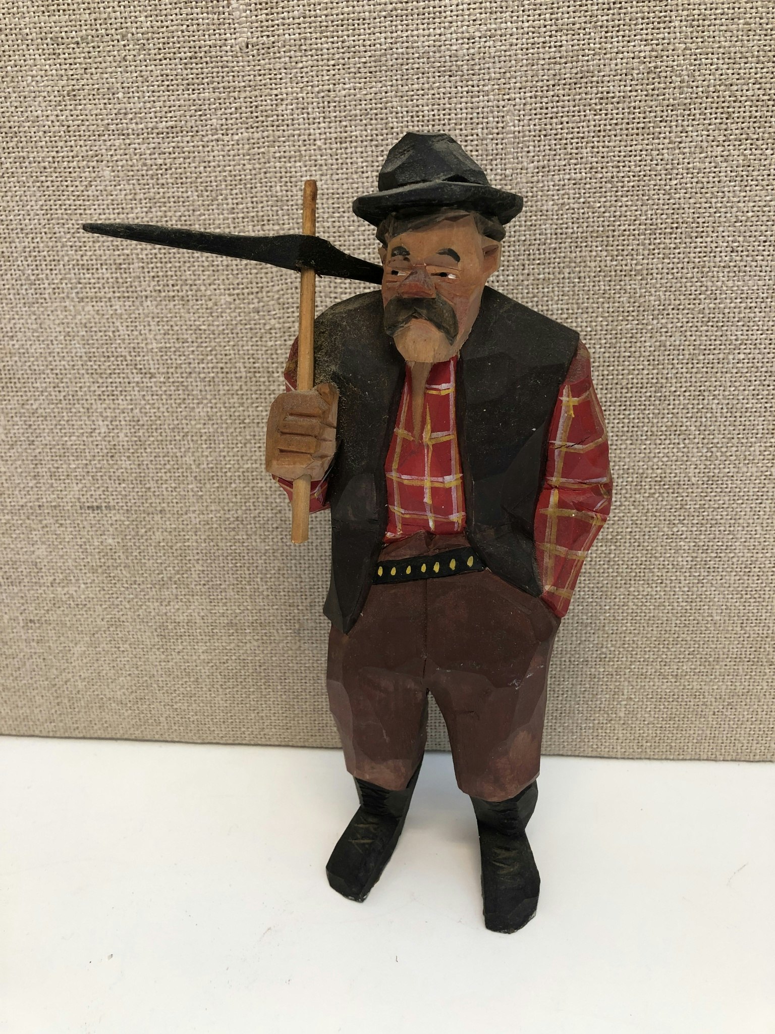 SKULPTUR, trä, bergsman, osignerad.