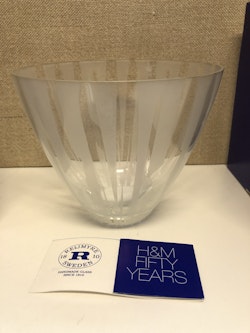 MARGARETA HENNIX. Skål, glas, H&M 50 years, Rejmyre, originalkartong, signerad.