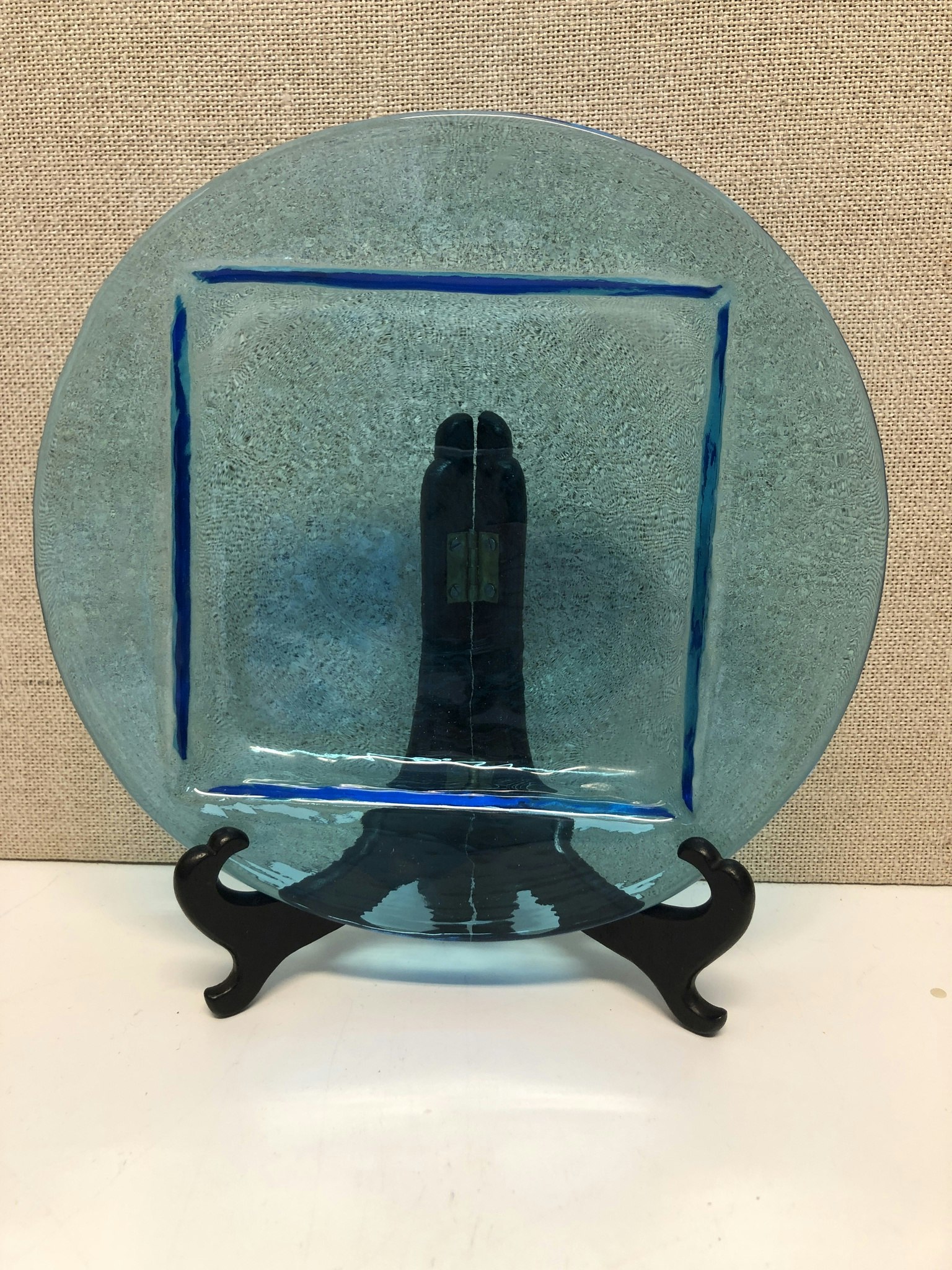 GÖSTA SIGVARD. Assiett, glas, "Gästa med Gösta", Lindshammar.