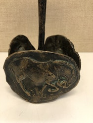 LJUSSTAKE, brons, 1900-talets andra hälft.