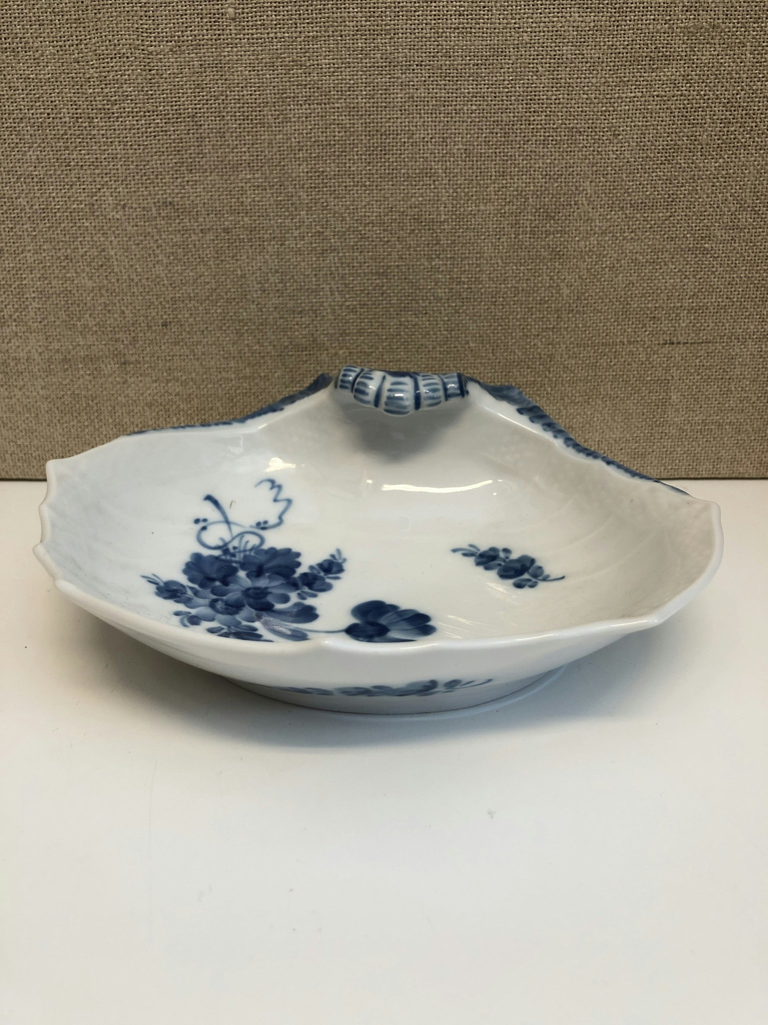 SNÄCKSKÅL, porslin, " Blå Blomster", Royal Copenhagen, Danmark.