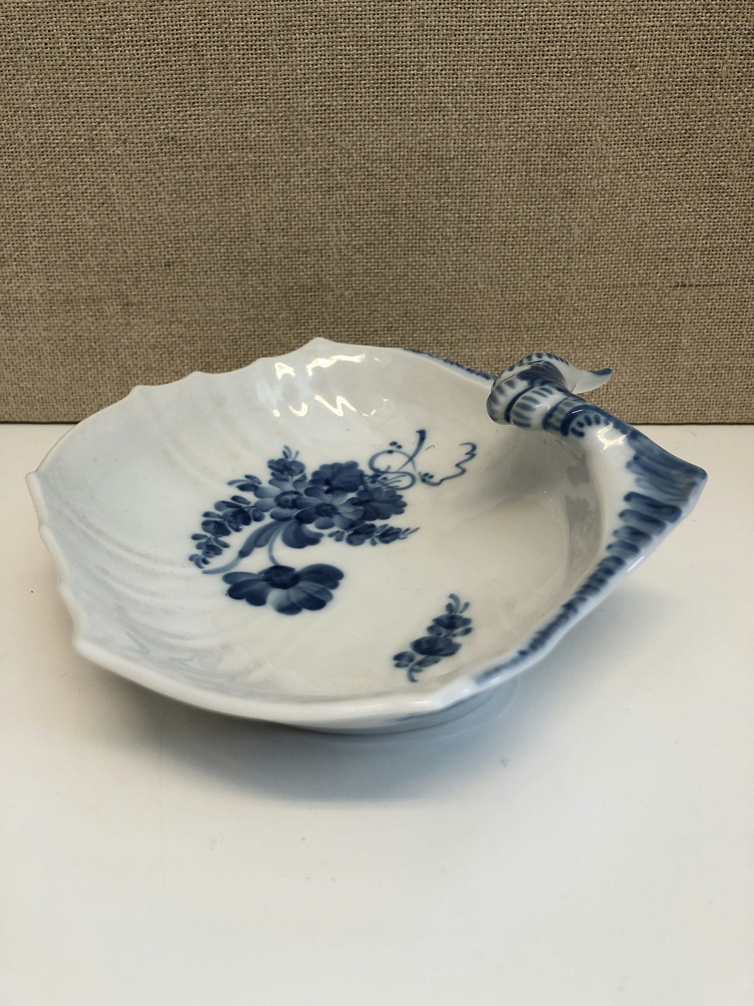 SNÄCKSKÅL, porslin, " Blå Blomster", Royal Copenhagen, Danmark.