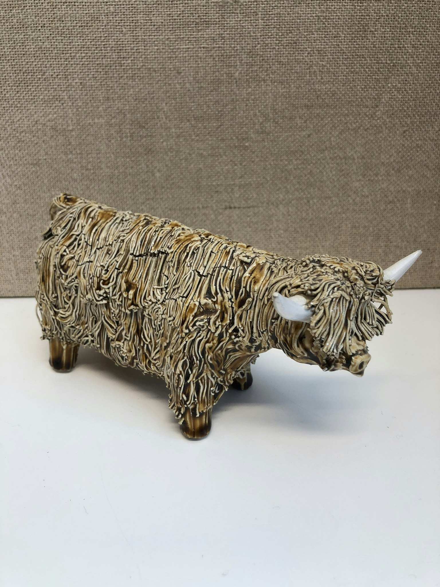 FIGURIN, porslin, " Highland ko", Castlewynd Studios, Scotland.