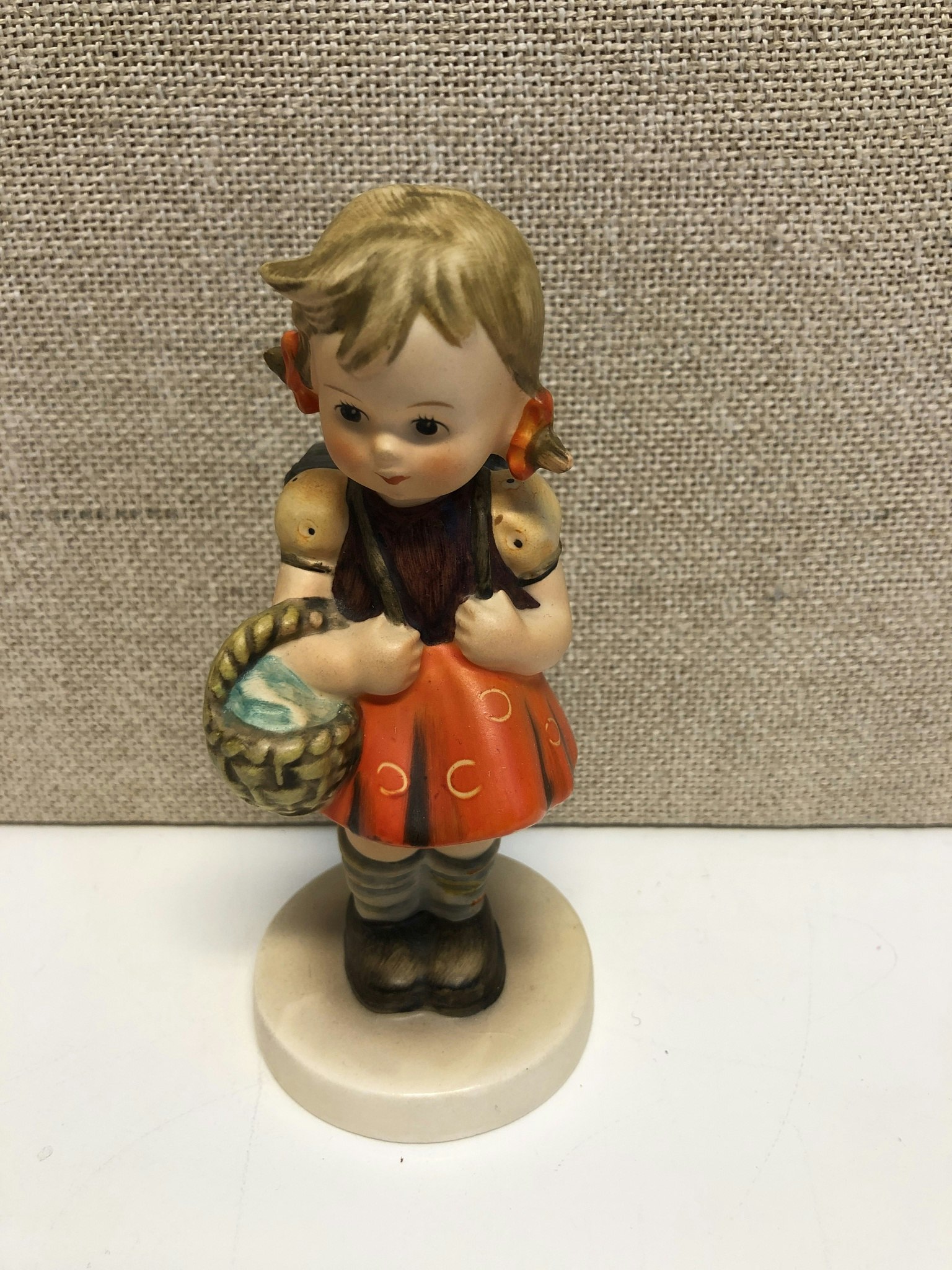 FIGURIN, porslin, Hummel, Goebel, West Germany.