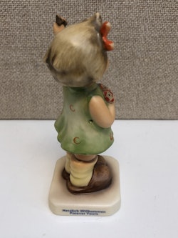 FIGURIN, porslin, Hummel Club, Goebel, 1900-talets sista kvartal.
