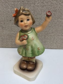 FIGURIN, porslin, Hummel Club, Goebel, 1900-talets sista kvartal.