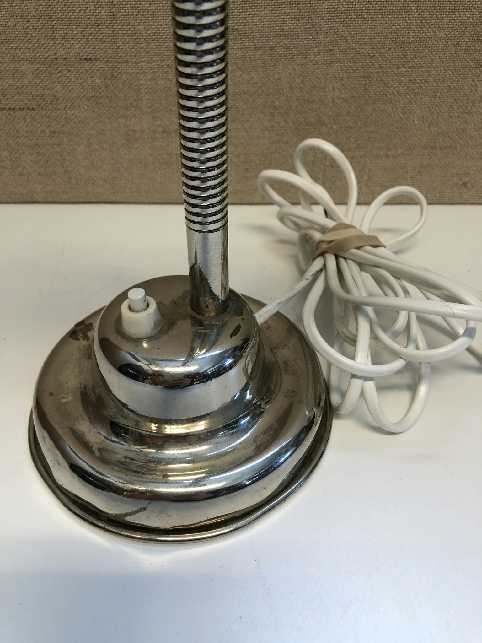 BORDSLAMPA, metall, 1900-talets första hälft.