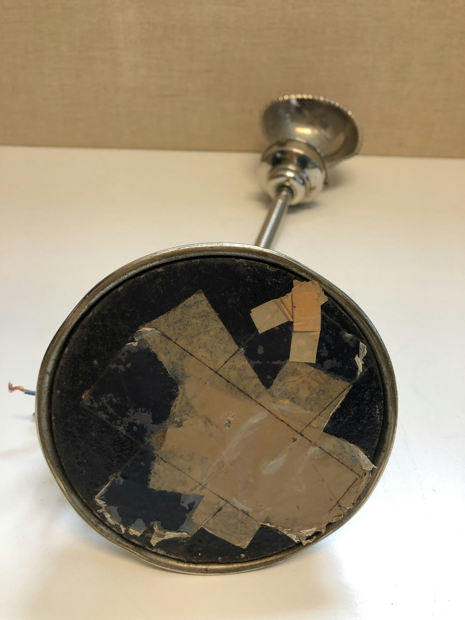 BORDSLAMPA, metall, 1900-talets första hälft.