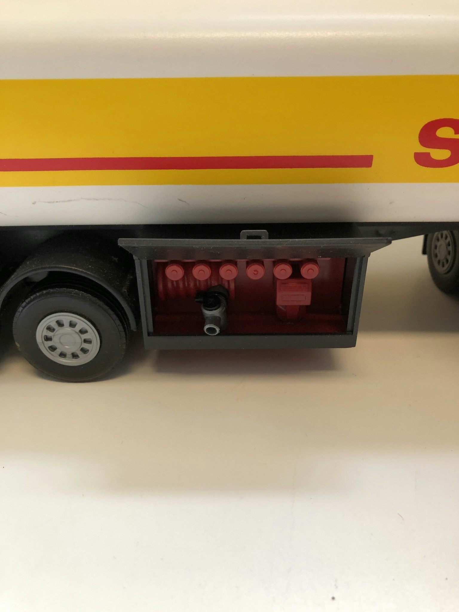 LEKSAKSLASTBIL, plast, "Tankbil Shell", Scania 144G 420, Emek, 19/2000-tal.