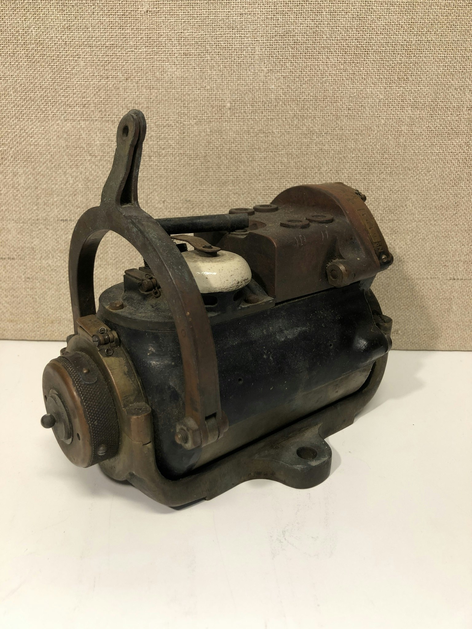 TÄNDMAGNET, MEA, MAGNETO BK4 Fyr cylindrig, 1910/20-tal.