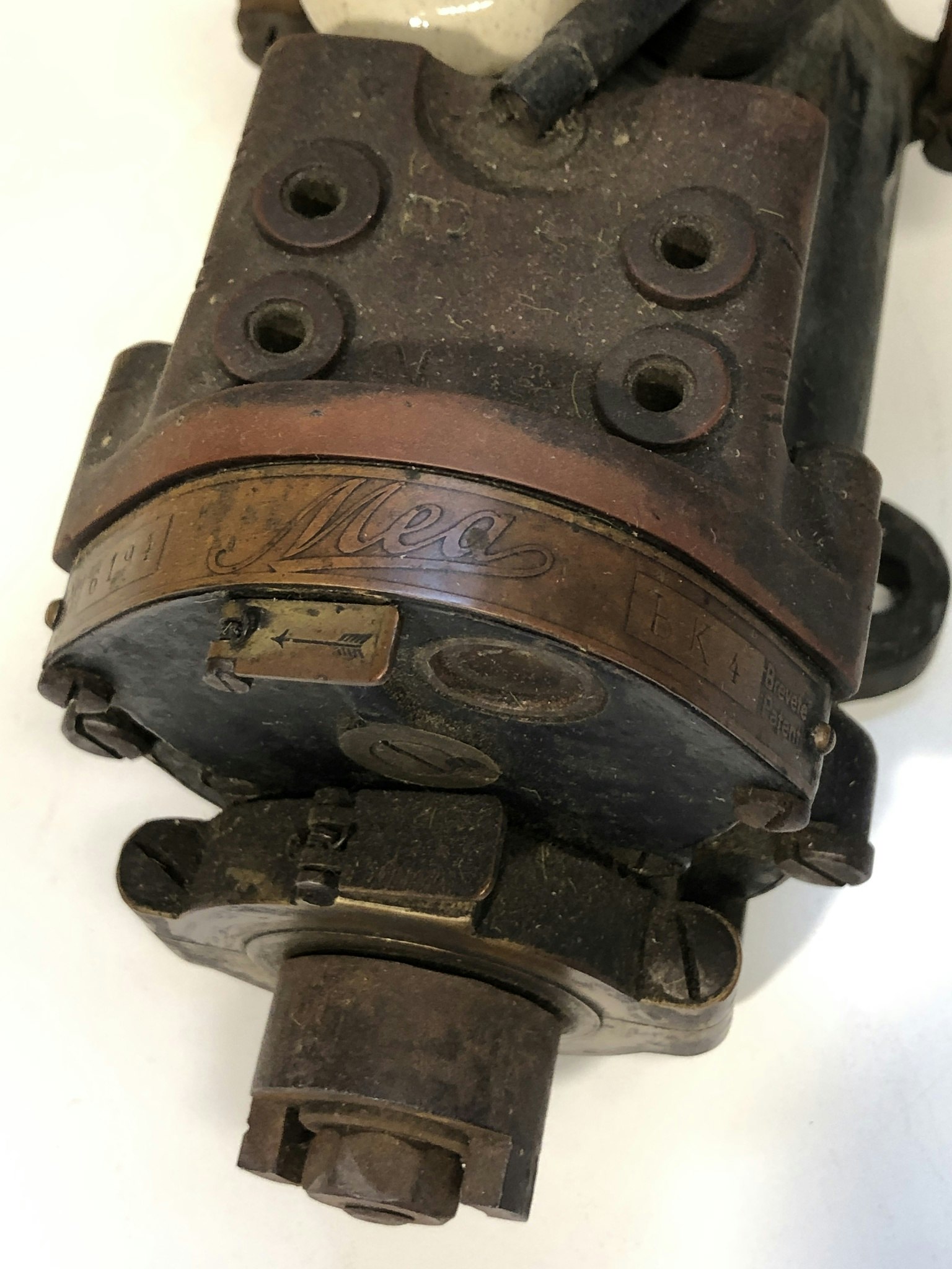 TÄNDMAGNET, MEA, MAGNETO BK4 Fyr cylindrig, 1910/20-tal.