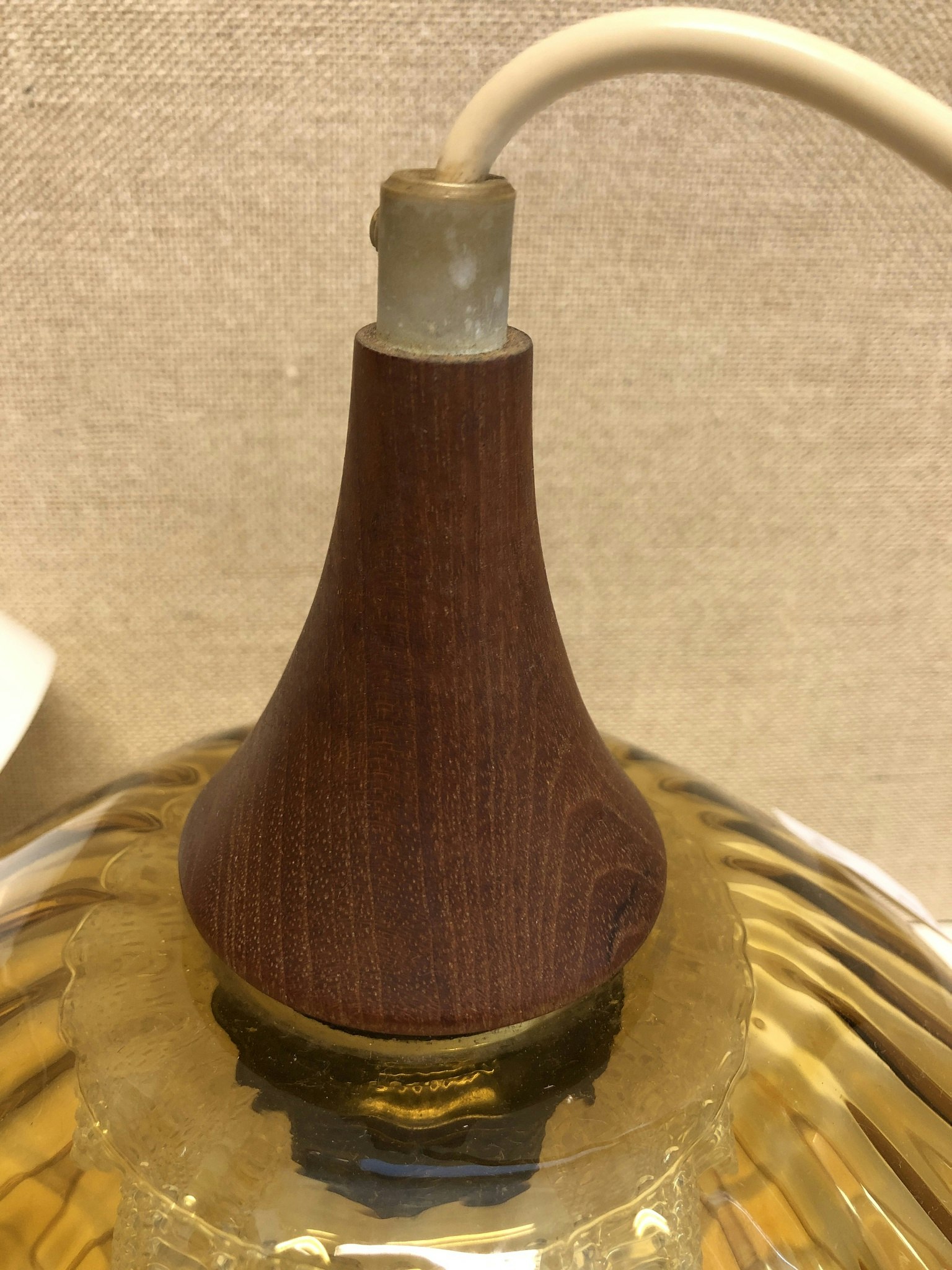 TAKLAMPOR ETT PAR, glas/teak, 1960-tal.