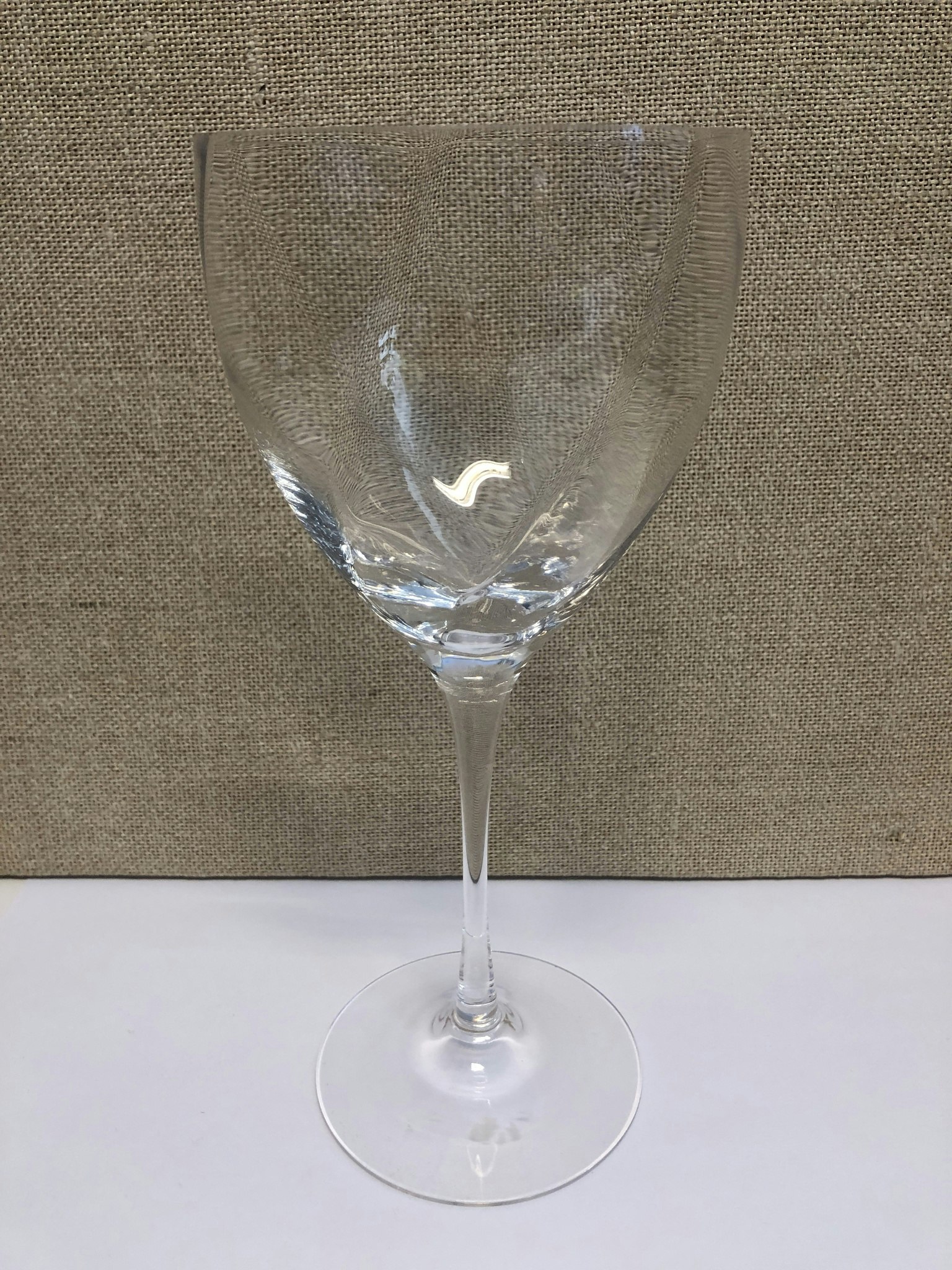 BERTIL VALLIEN. Rödvinsglas, Jumbo XL, "Chateau", Kosta Boda.