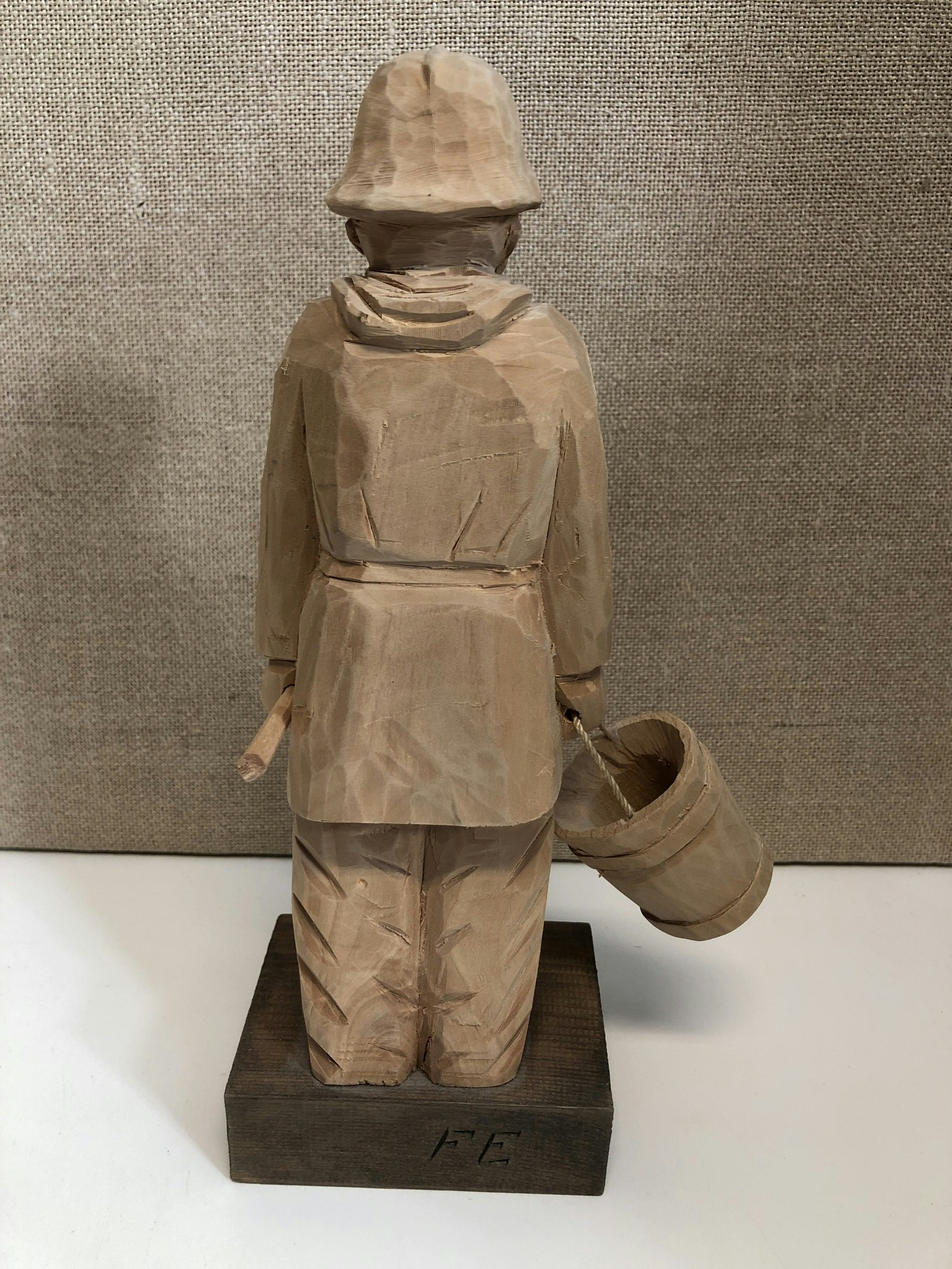 SKULPTUR, trä, "Brandman", monogramsignerad FE.