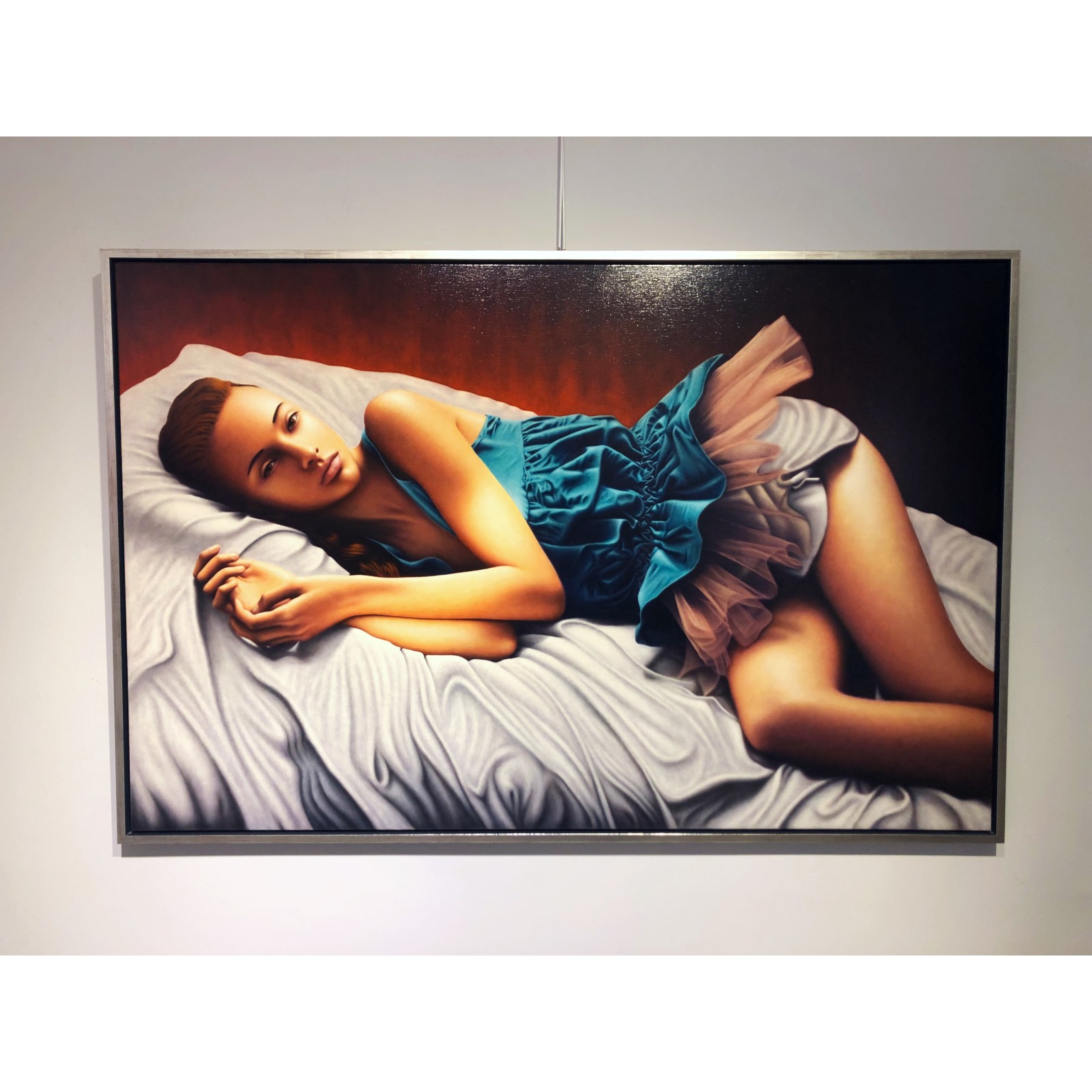 "Girl in Bed" av Ralf Arzt, Olja på duk. 190x126 cm