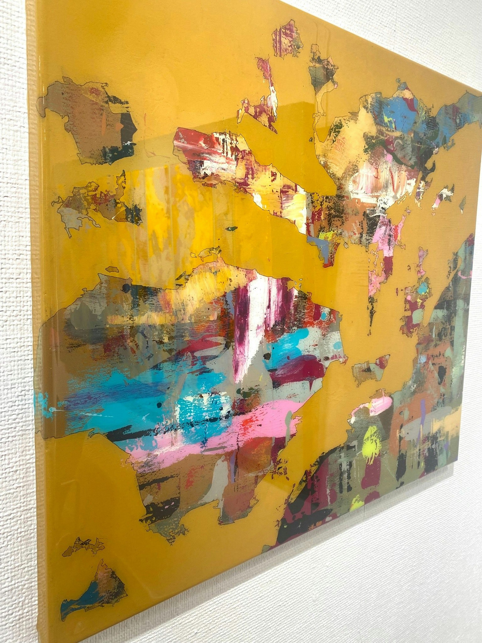 "Border on Yellow" av Crisis, Akryl & Resin på duk, 70x60cm