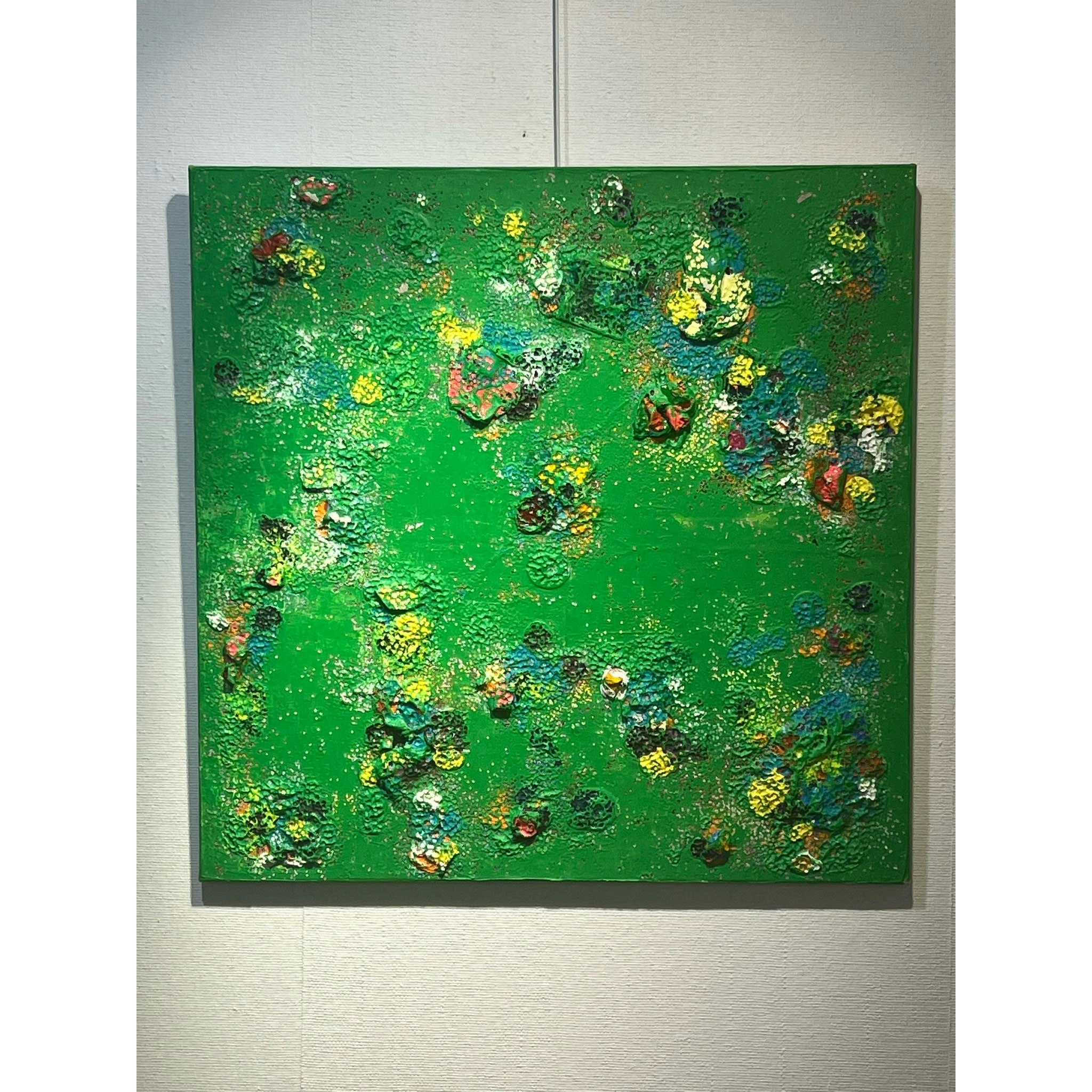 "Green Title"  av Lin Mo, Blandteknik på duk. 100x100cm