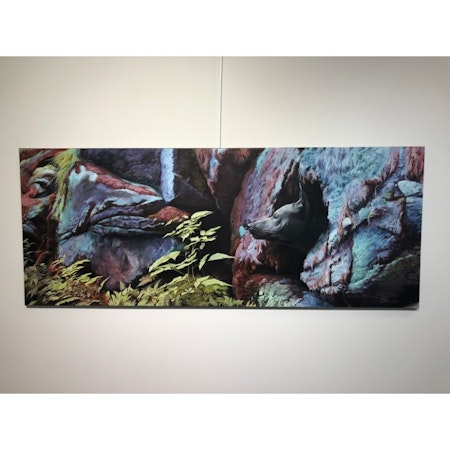 "The Hiding Spot" av Henrik Jacobsson, Akryl på duk. 150x60cm