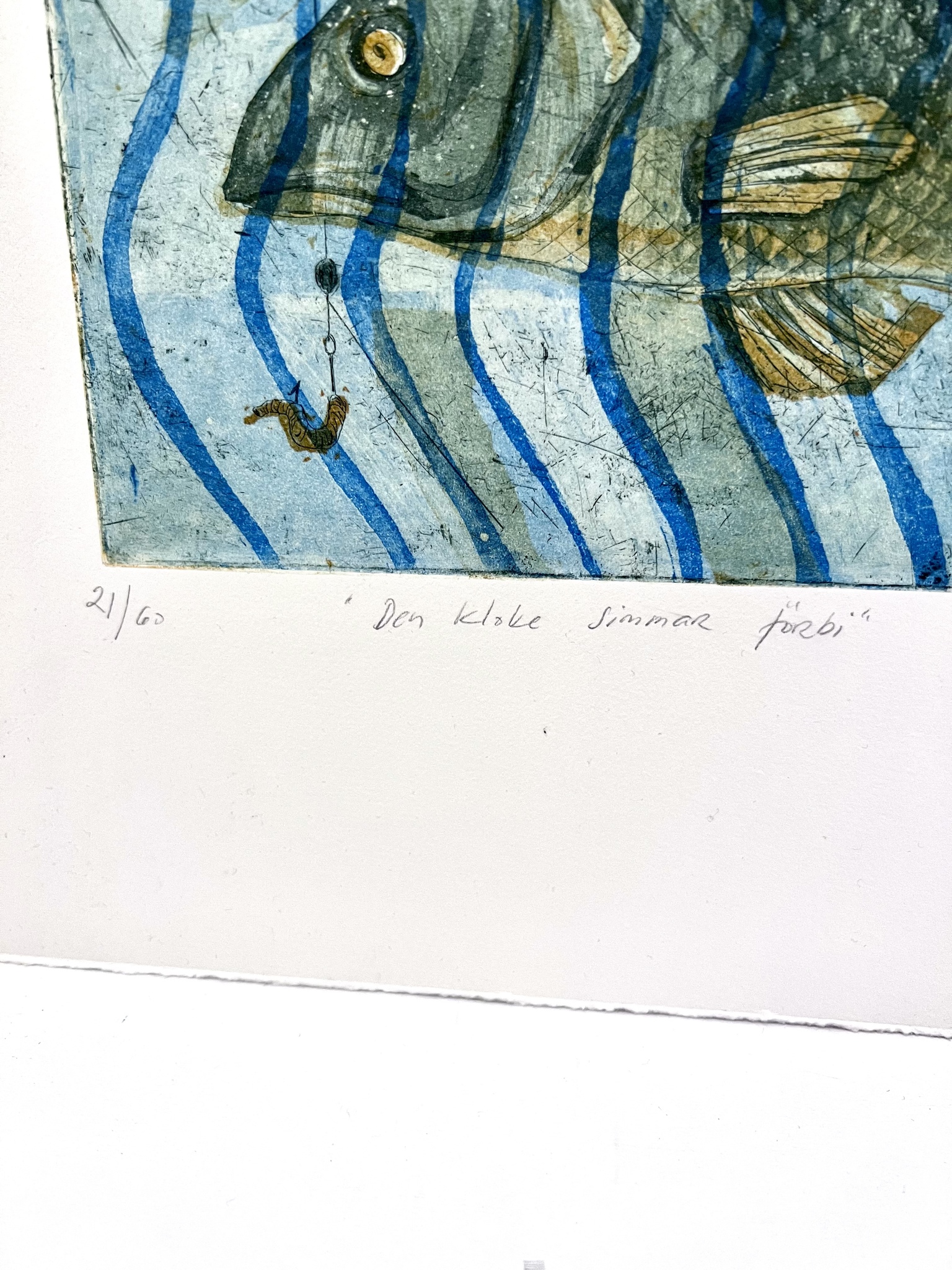 "Den kloke simmar förbi" Etsning av Aino Myllykangas. 47x34 cm