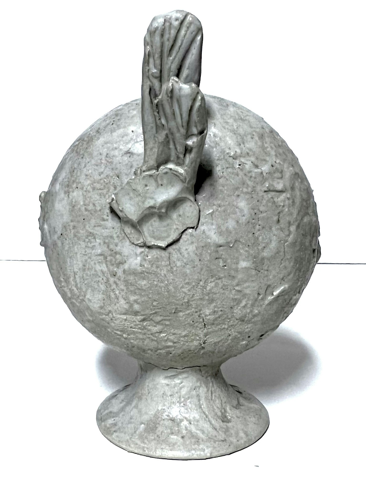 "Tuppen" Skulptur i stengods av Marc Dagorn. H. 18 cm