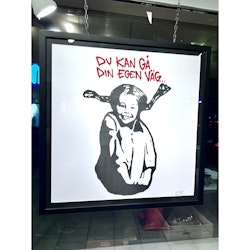 "Du kan gå din egen väg" Litografi av Hellstrom Street Art. 65x65 cm