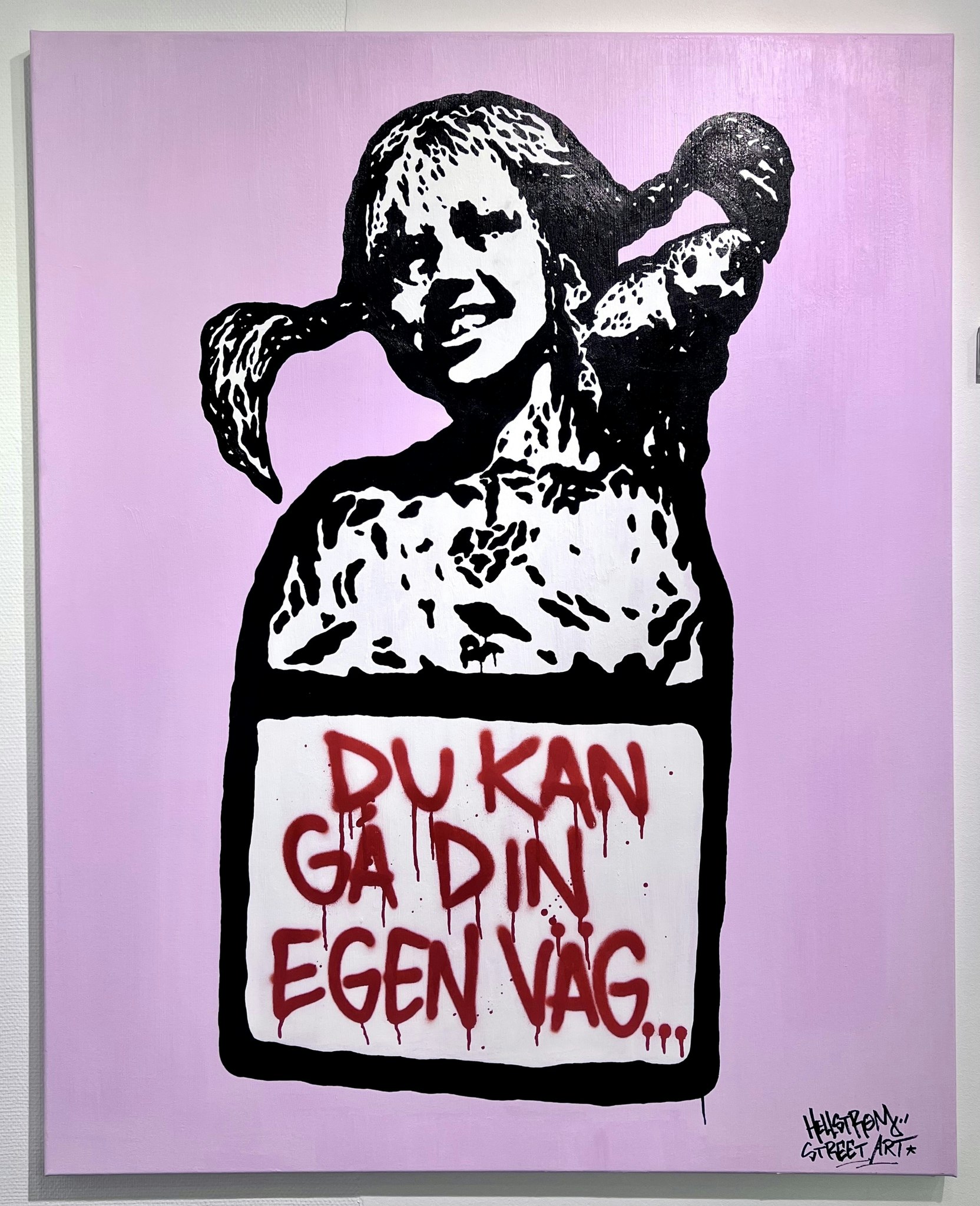 16."Du kan gå din egen väg” av Hellstrom Street Art. 120x150 cm