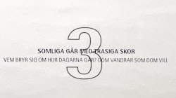Jussi Taipaleenmäki, Litografi, "Somliga går med trasiga skor" 56 x 43,5 cm