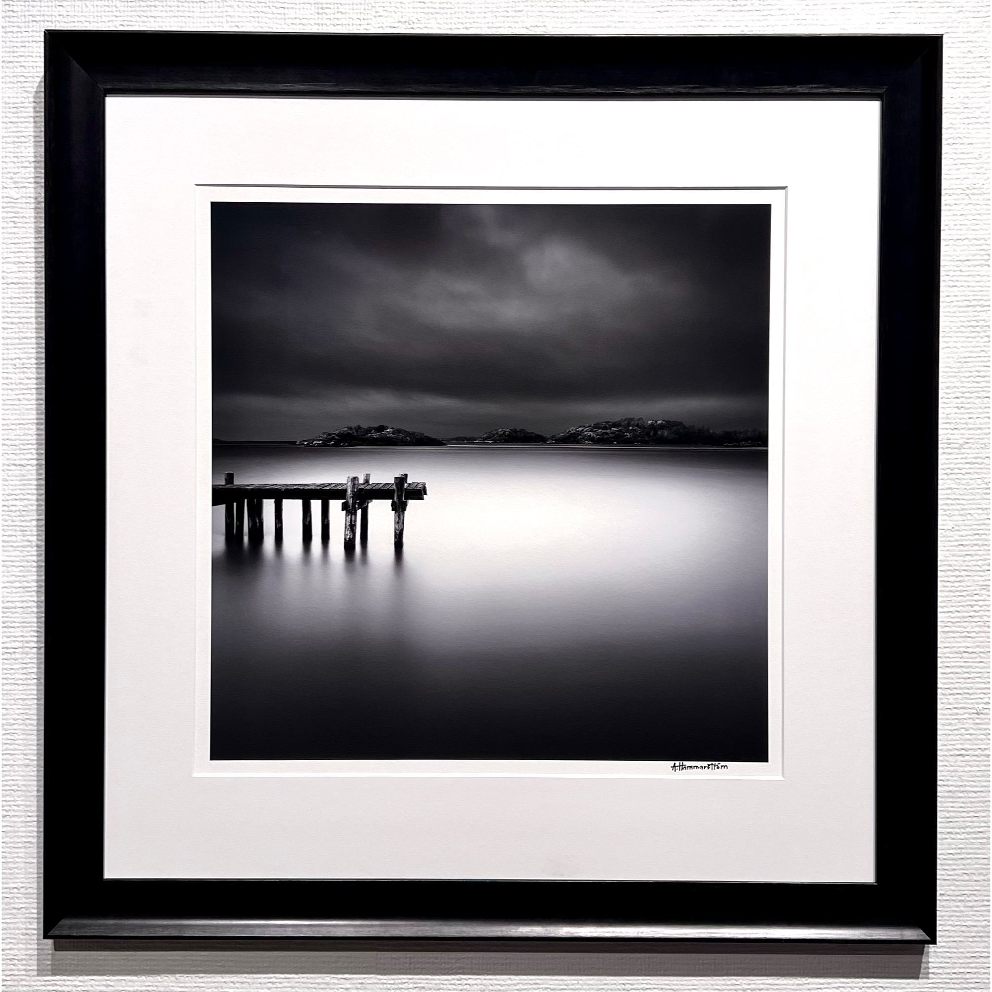 "Wooden Pier" Foto av Anders Hammarström ur Light & Tranquility serien. 73x53cm