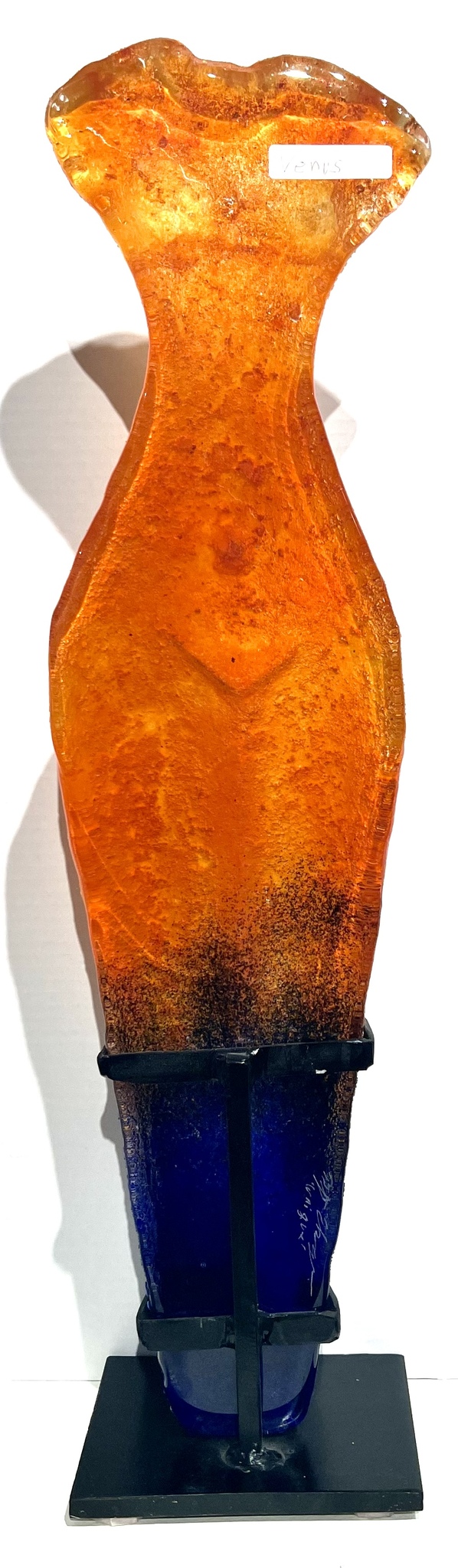 "Venus" Unik skulptur i sandblästrat glas av Björn Ekegren. Höjd 62 cm