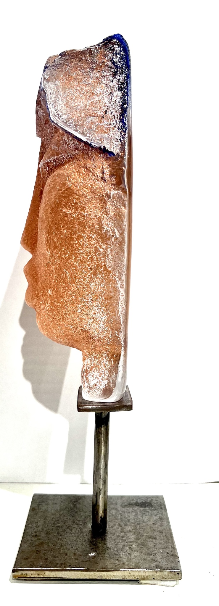 "Tranquility" Skulptur i sandblästrat glas av Björn Ekegren. Nr 5/50. H. 26,5cm