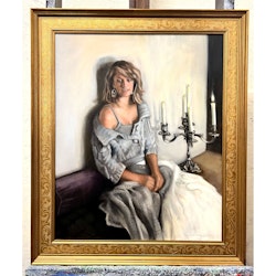 "Girl with Candelabra" Olja på duk av Cecilia Thorell DeVore. 68x82 cm