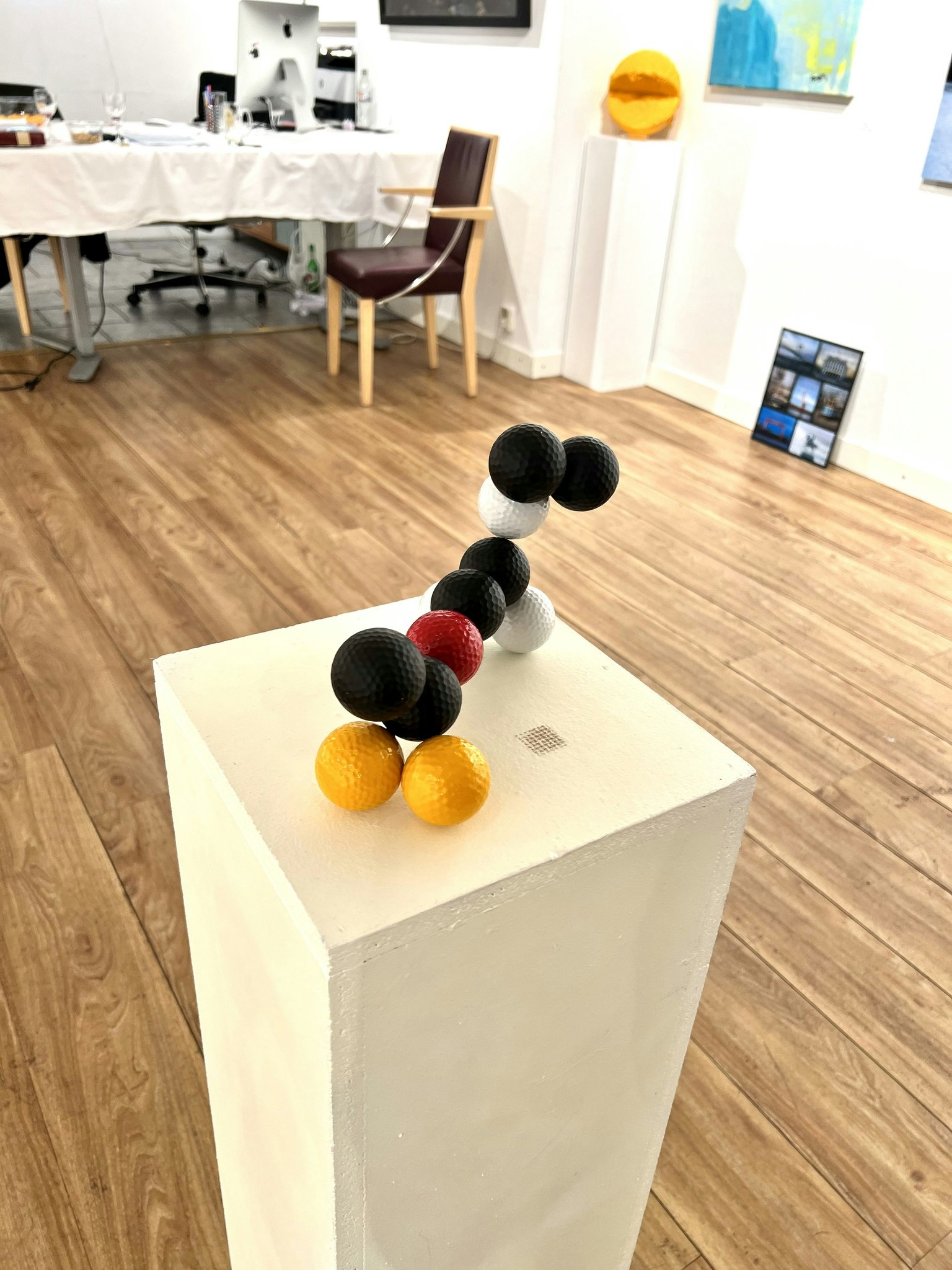 "Mickey" unik skulptur av Adam Ström. Höjd 45 cm