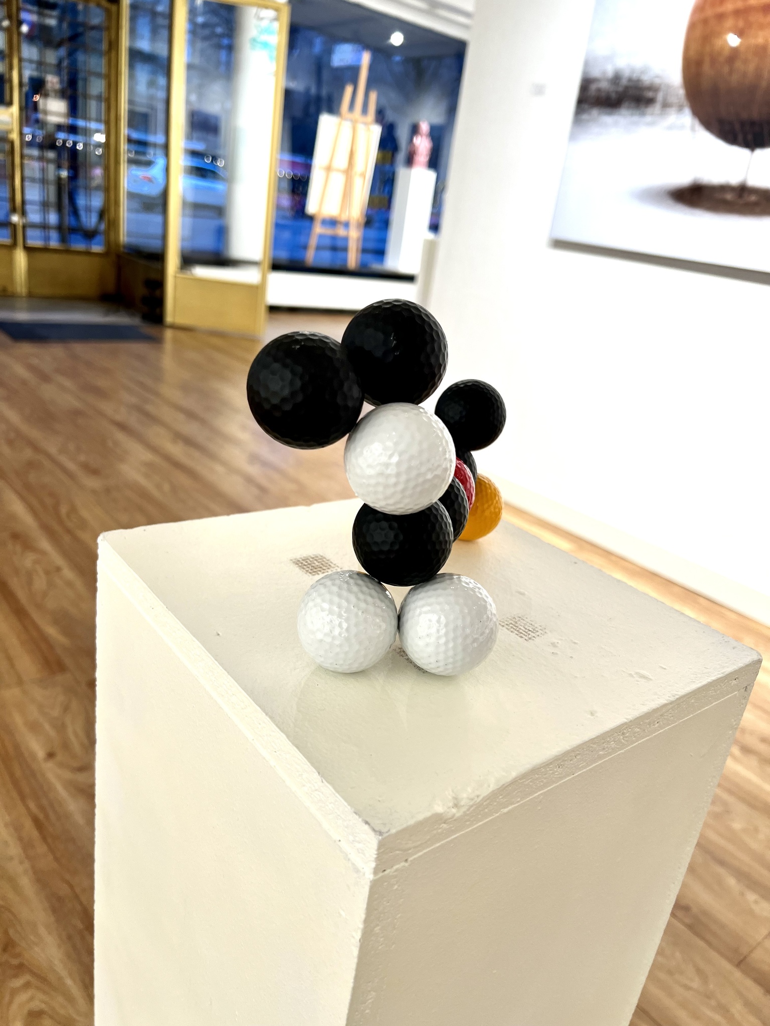 "Mickey" unik skulptur av Adam Ström. Höjd 45 cm