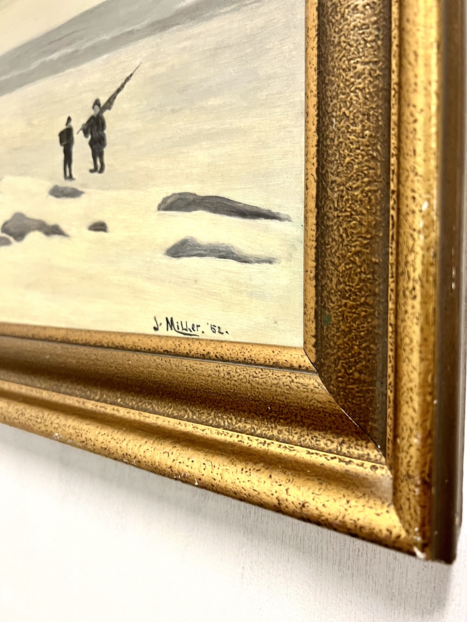 John Miller - Fiskare på snötäckt strand, 1952, Olja på duk. 71x51 cm