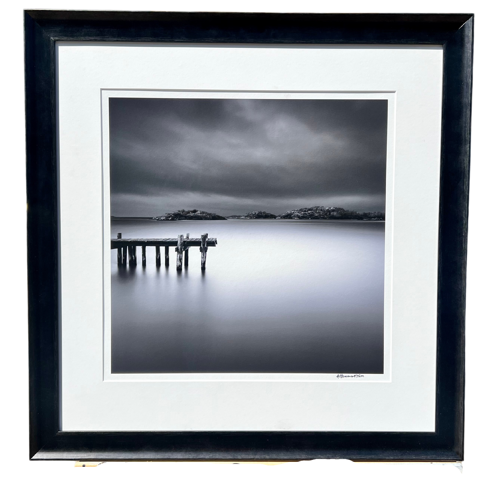 "Wooden Pier" Foto av Anders Hammarström ur Light & Tranquility serien. 63 x 65 cm