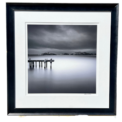 "Wooden Pier" Foto av Anders Hammarström ur Light & Tranquility serien. 63 x 65 cm