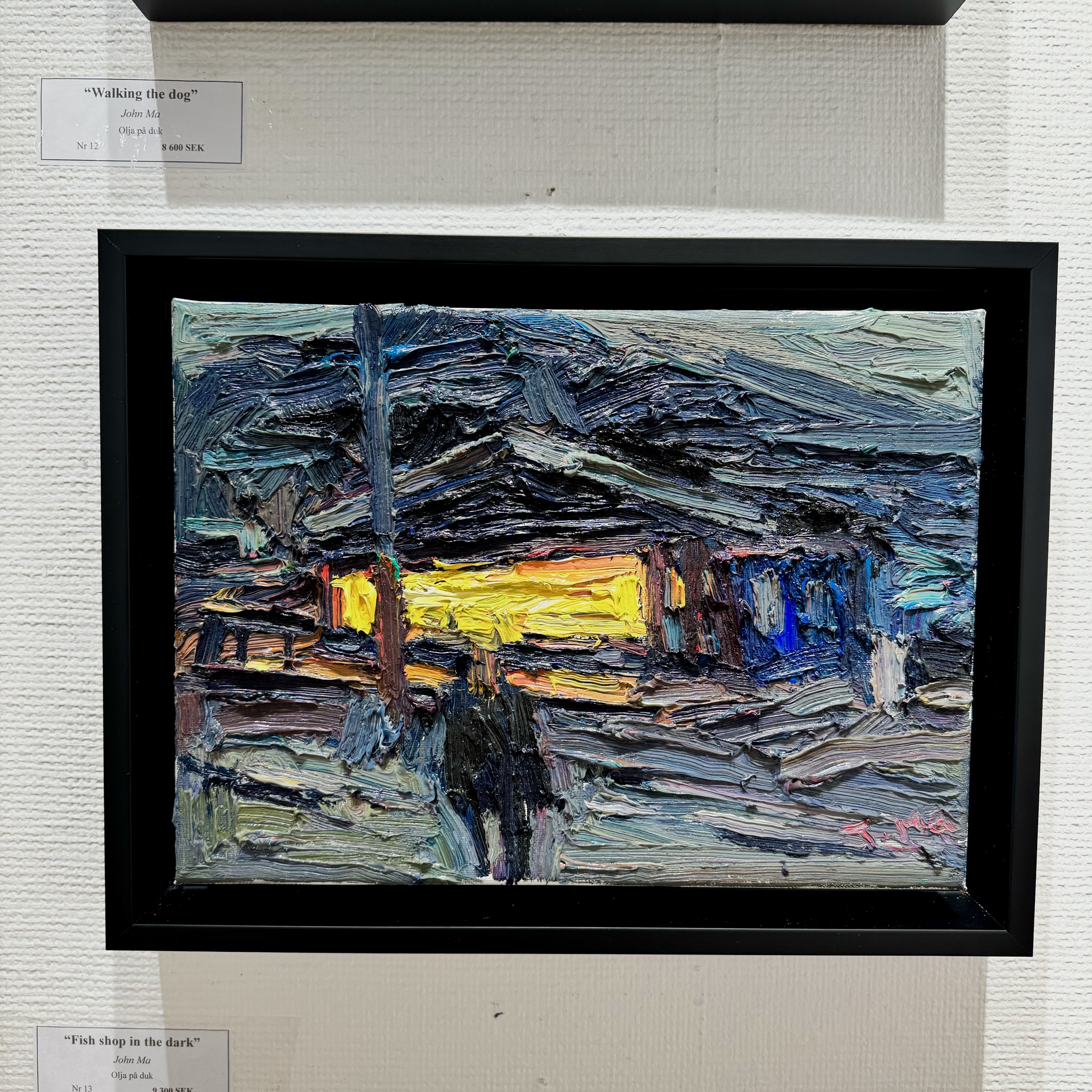 13. "Fish shop in the dark" Olja på duk av John Ma. 38x30 cm