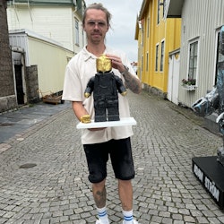 "Melted Lego Black/Gold" Skulptur av Adam Ström. H. 43