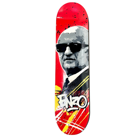 Enzo, blandteknik på skateboard av Mike Blomqvist, 80x20 cm