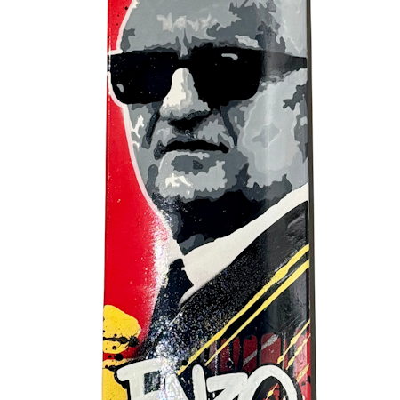 Enzo, blandteknik på skateboard av Mike Blomqvist, 80x20 cm