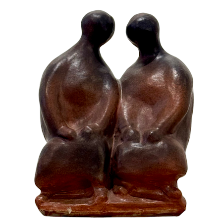 Vänskap, skulptur i stengods av Åke Larsson, h. 27 cm