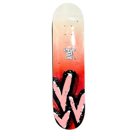 Spread love not likes, blandteknik på skateboard av Mike Blomqvist, 80x20 cm