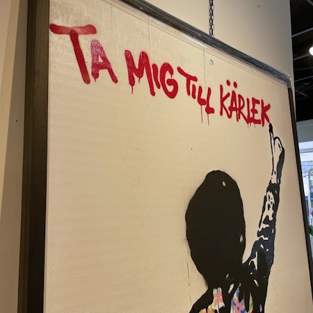 Ta mig till kärlek, Blandteknik på byggplank av Hellstrom Street Art, 115x230 cm