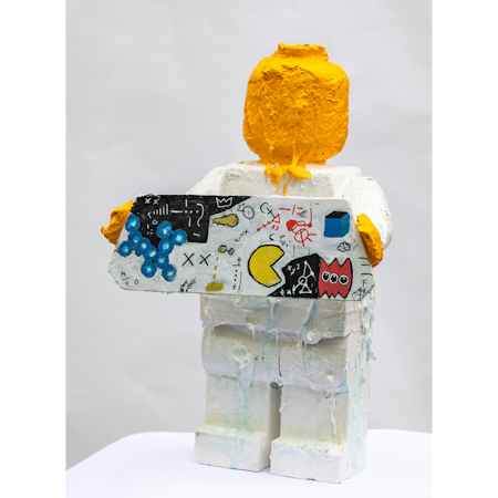 Show you my mind, Skulptur av Adam Ström. h 42 cm. Del av serien Melted Lego