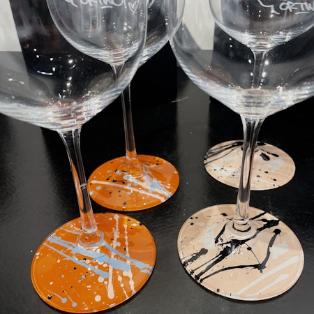 Red wine glasses/set of four, Handmålat av Mike Blomqvist, Höjd 25 cm