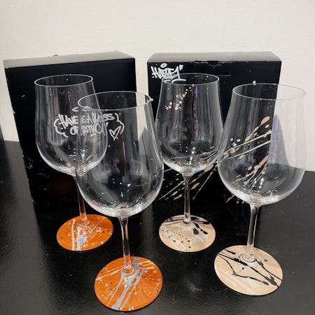Red wine glasses/set of four, Handmålat av Mike Blomqvist, Höjd 25 cm