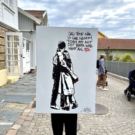 Jag tror när vi går.., Blandteknik på duk av Hellstrom Street Art, 70x100 cm