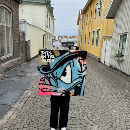 "Eyes on the Prize" av Mike Blomqvist, blandteknik med sprayfärg och akryl på duk, 80x80 cm.