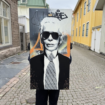 "Style Icon" av Mike Blomqvist, blandteknik med sprayfärg och akryl på duk, 50x100 cm.